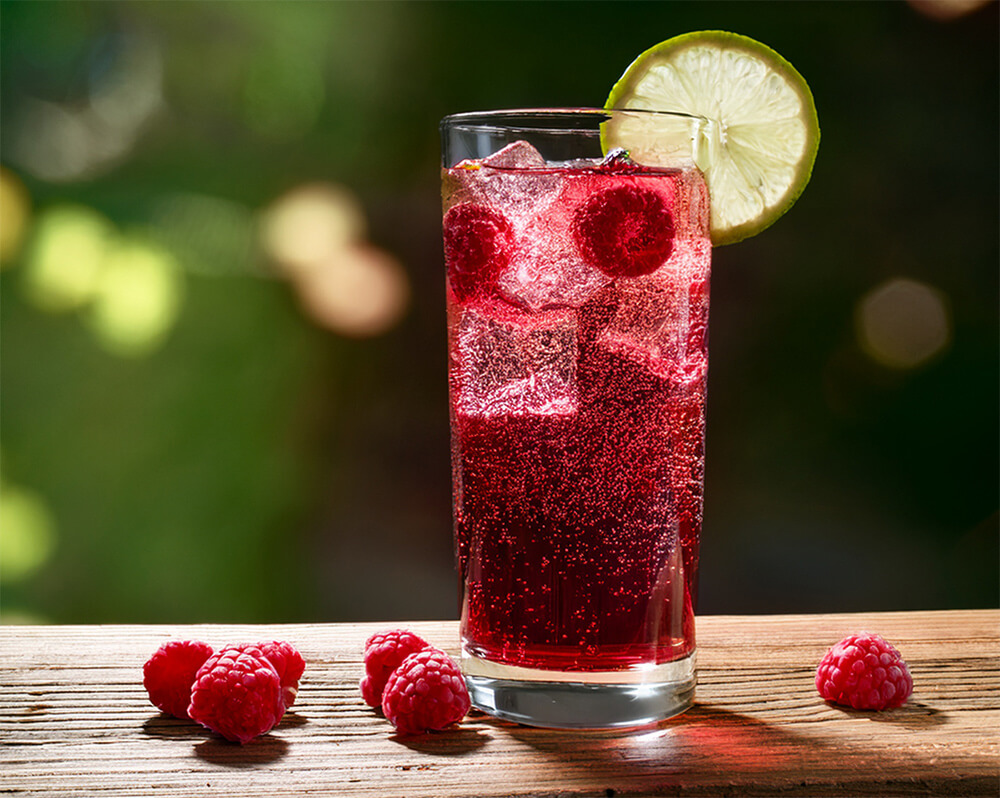 Hibiskus tonic z malinami i limonką
